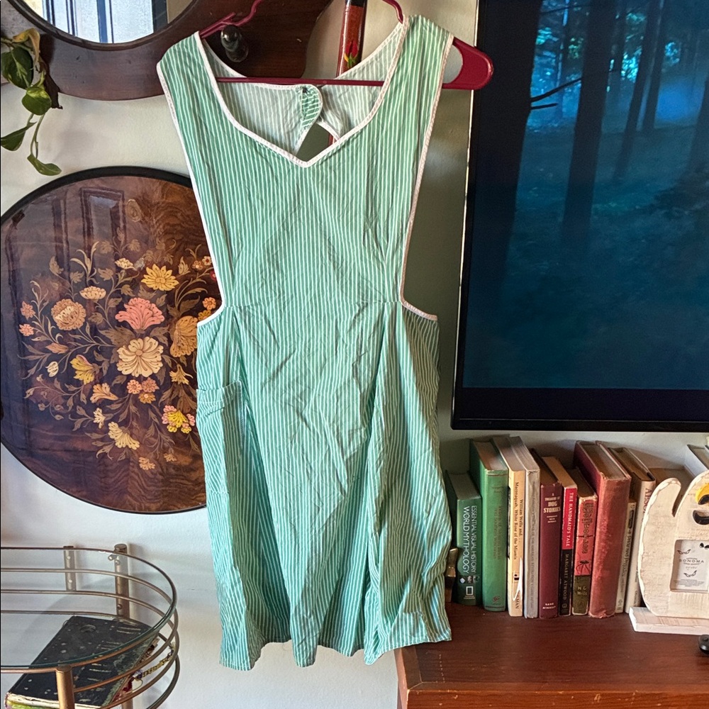 Elegant Mint Green Backless Pinafore Dress